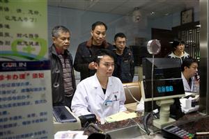 我院今日凌晨顺利启动药品零差率销售