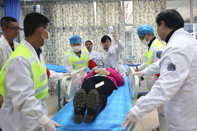 桂林市人民医院开展突发公共卫生事件应急救援联合演练