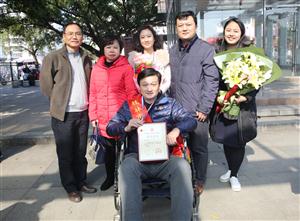 临危受命 白衣天使带伤捐献造血干细胞救人