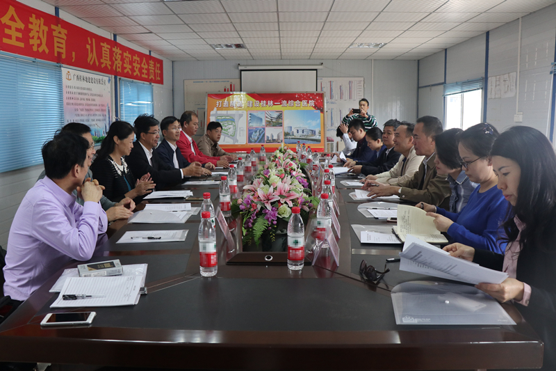 广西宏桂资本运营集团有限公司代表团参观桂林旅游综合医院建设工地