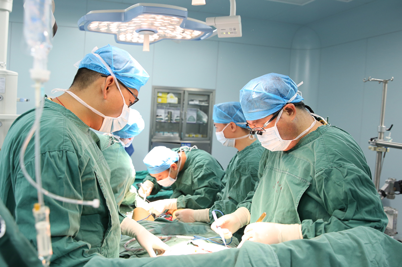 【首例技术】心胸血管外科独立完成我院首例不停跳冠状动脉搭桥手术