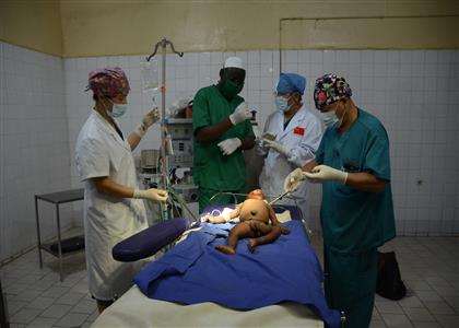 桂林“天使”，在非洲救死扶伤