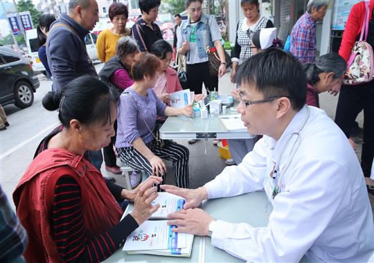 我院开展“全民关注痛风日”义诊咨询活动