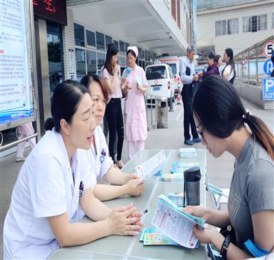 我院开展“世界地贫日”和“母亲节”宣传周义诊活动