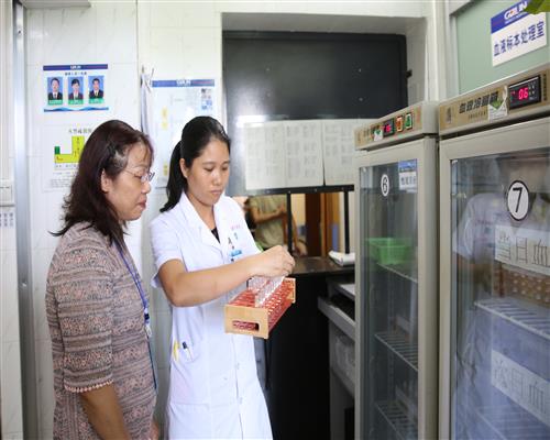 广西壮族自治区卫计委血液安全技术核查组到我院开展核查工作