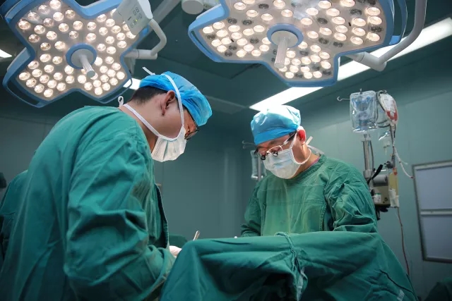 #完成首例#  这类患儿在桂林市人民医院可以得到免费救治