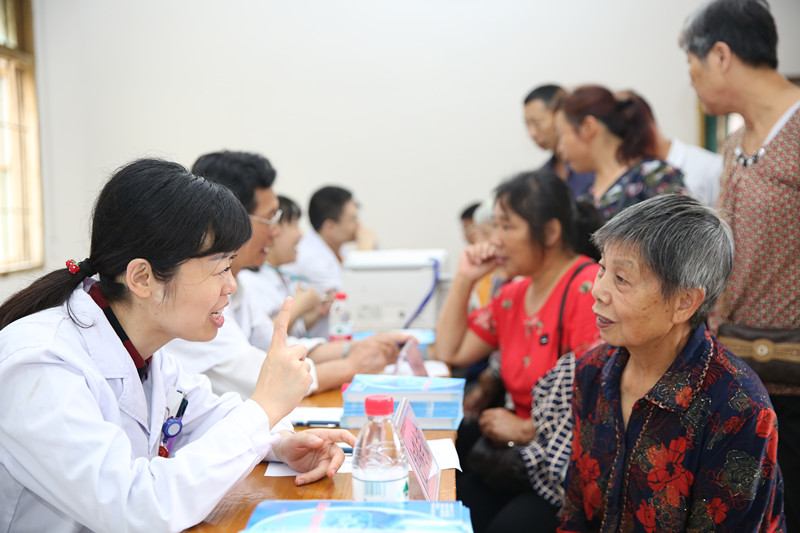 惠民医疗|桂林人医开展“脑卒中筛查预防进基层”“中国房颤日”义诊活动