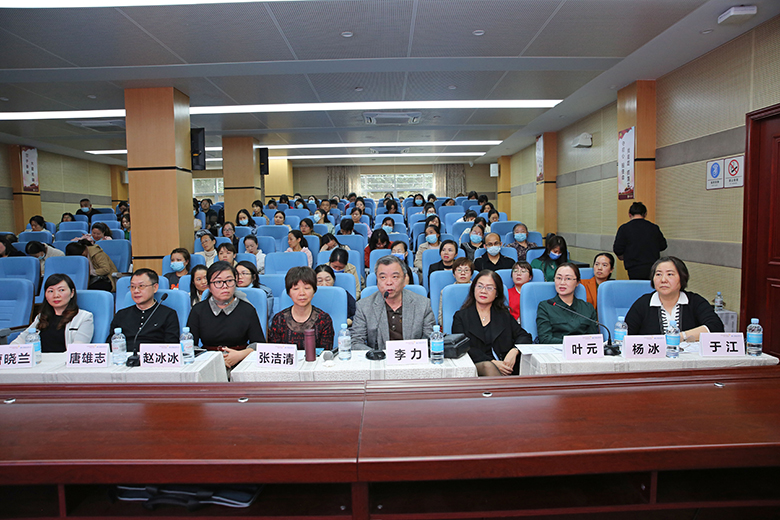 漓江妇科无气腹腔镜手术进展学习班在桂林举办