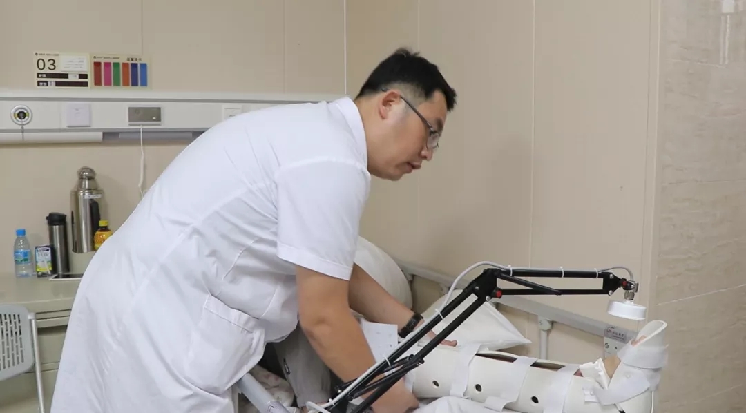 镜头|真实记录桂林骨科医生的一天，跟你想的一样吗？