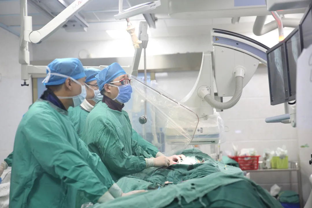 桂北首例|不开刀 换“心门” 桂林人医开展经皮导管主动脉瓣置入术