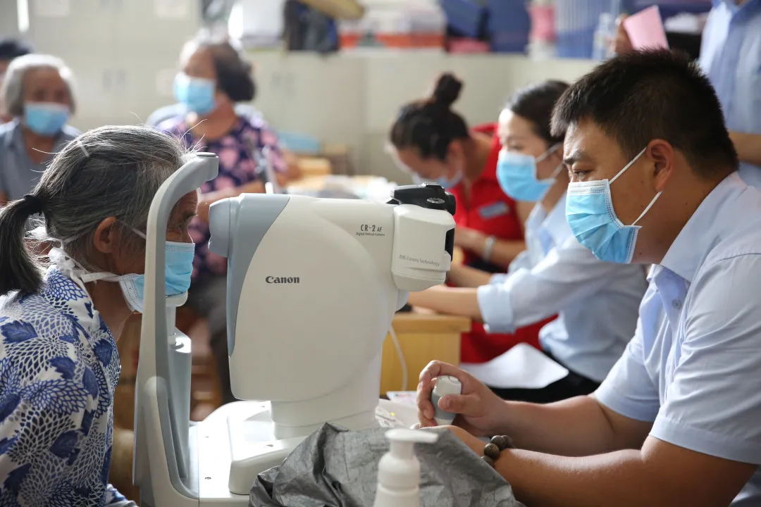 桂林市人民医院推进“光明扶贫工程”引央视关注