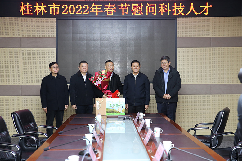 市四家班子领导到桂林市人民医院慰问王昌明教授