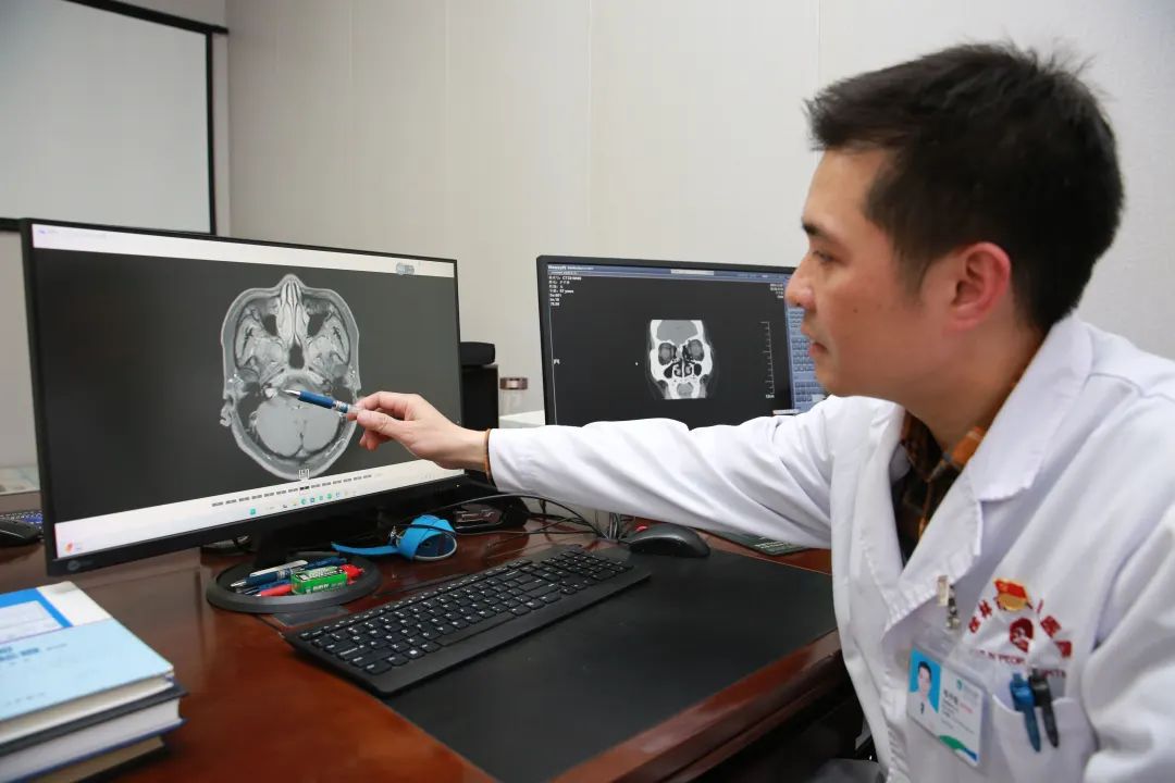 听神经瘤引发耳聋，医生妙手“拆弹”后提示这几种情况要注意