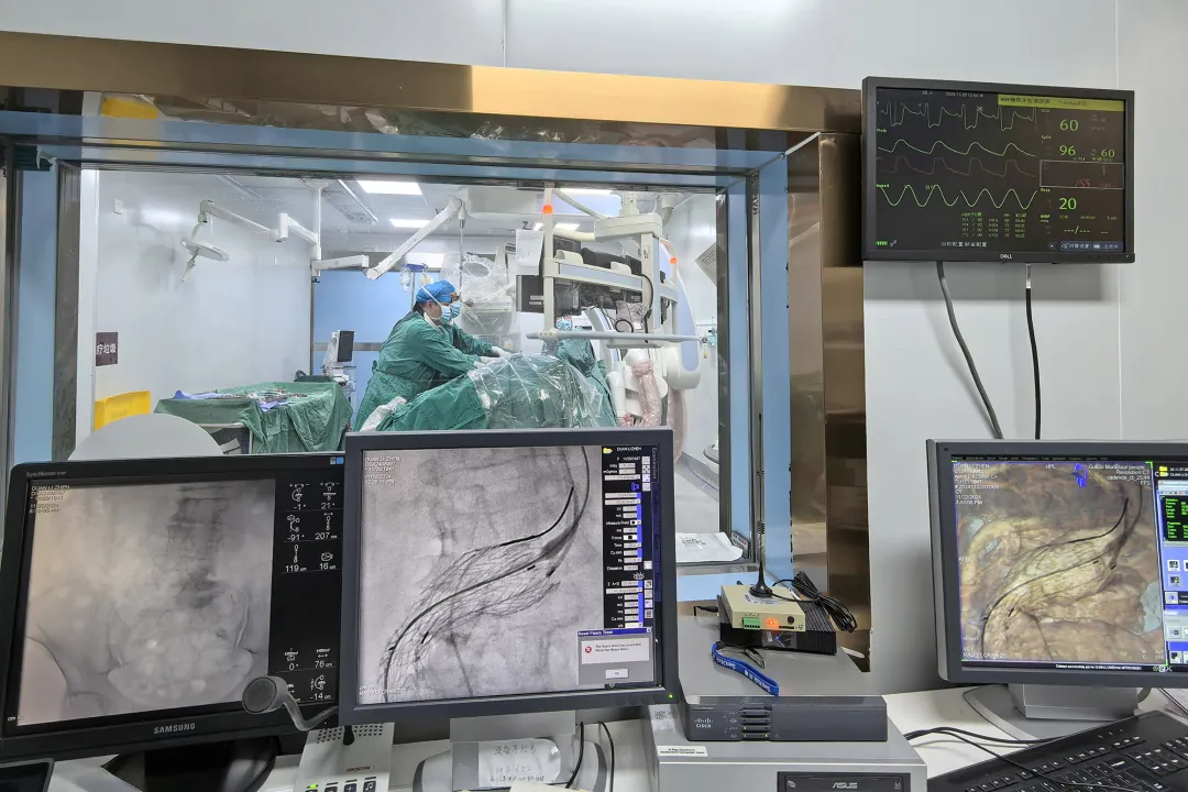 广西首例|不用碘造影剂，桂林医生完成复杂腹主动脉瘤介入手术