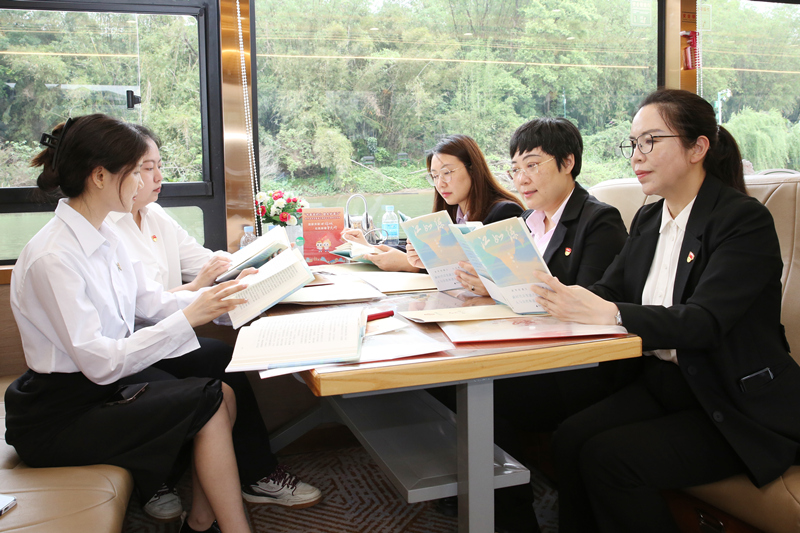 漓江上共读诗话 桂林市人民医院为绿水青山“充电”