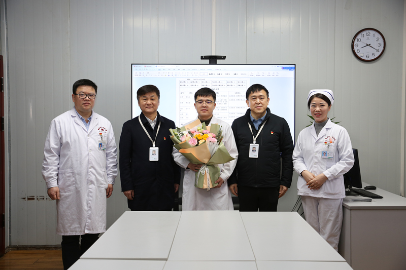 桂林市人民医院领导慰问从德国培训回来的骨科秦庆发医生