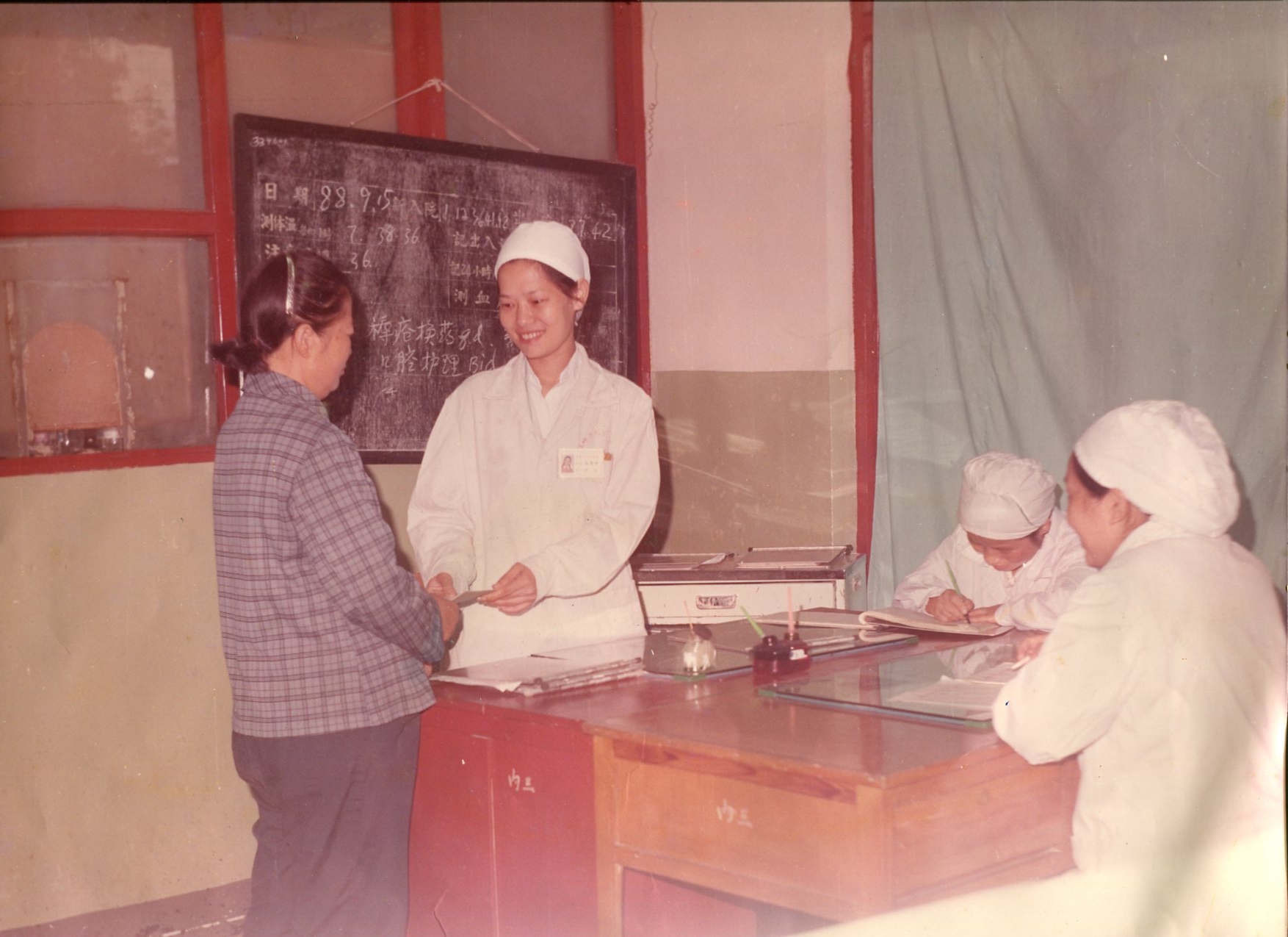 【80周年院庆征文作品展示④】从青丝到白发：33载的生命守护