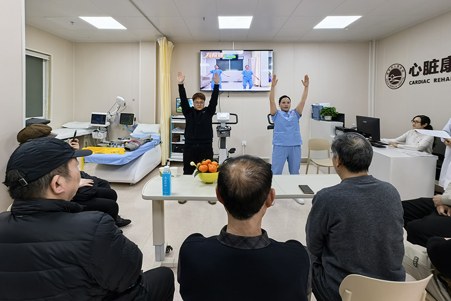 笔润“心”春，墨舞“康”年 心脏中心主题党日活动暖人心