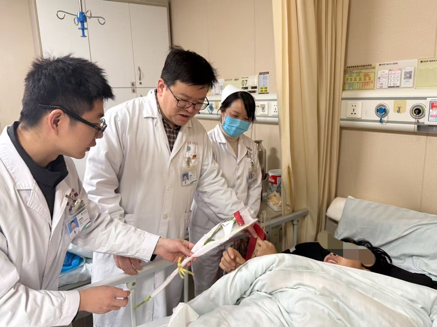 下肢及关节外科/创伤外科开展“党建+人文关怀”春节送温暖活动