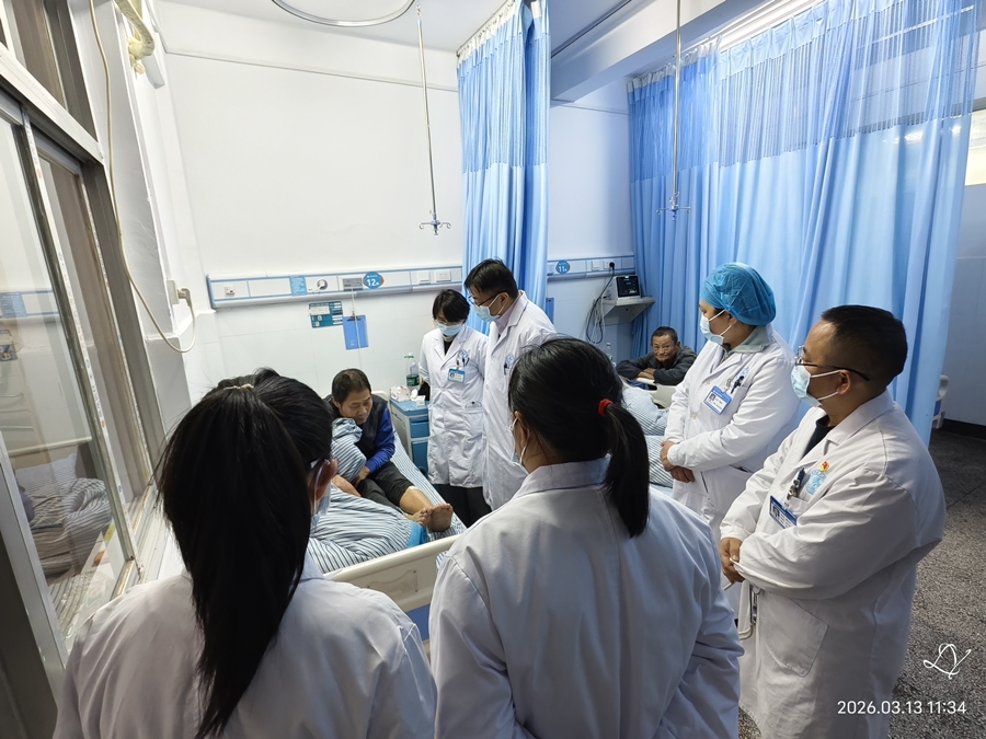 风湿免疫科与全州县人民医院肾病风湿科开展学术查房及党建活动