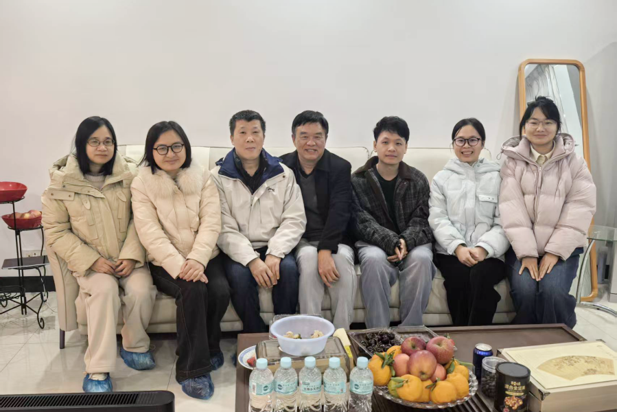 暖心慰问传薪火：超声医学科党支部走访慰问老党员