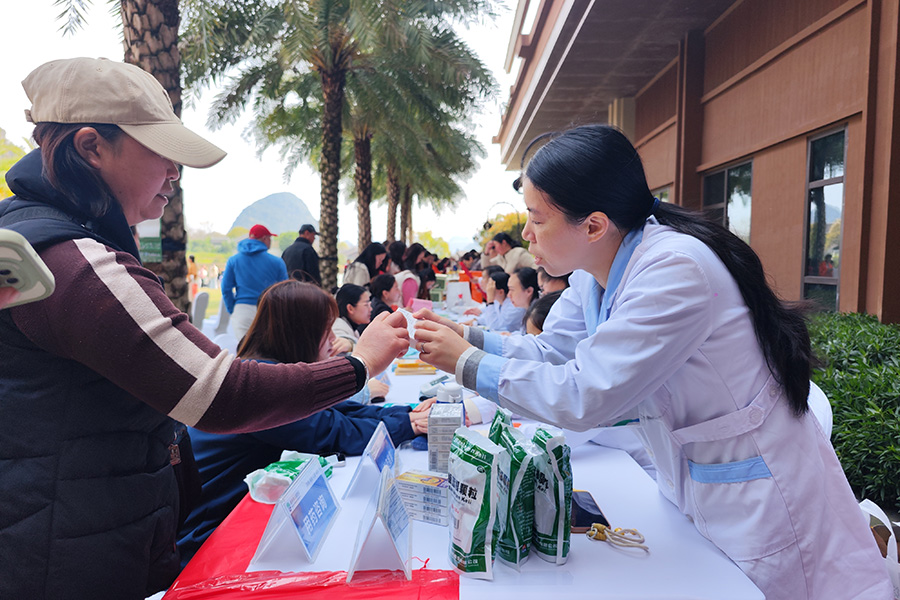 健康护航暖巾帼——健康管理中心党支部积极参与“三八”国际妇女节主题活动