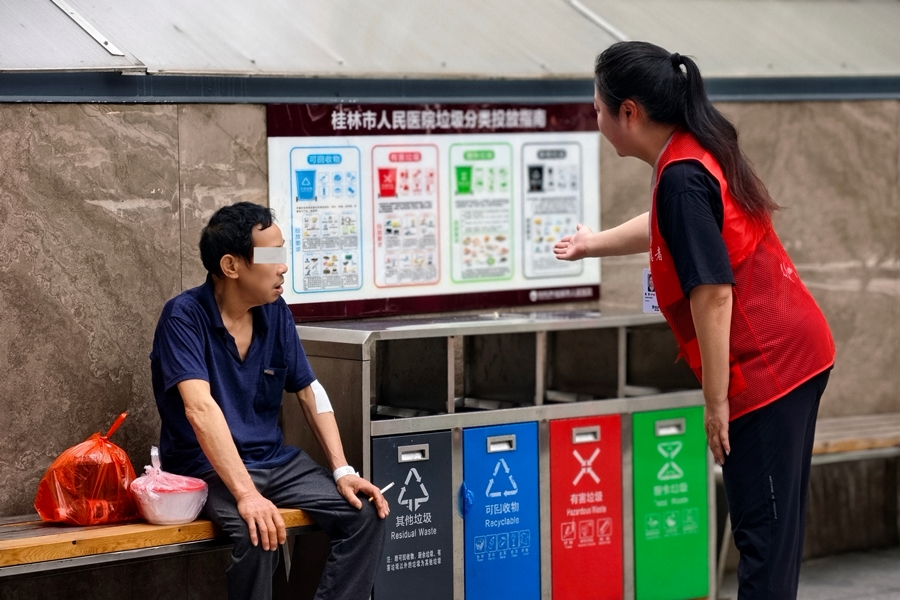 机关第一党支部、第四党支部开展“无烟健康行 党员作表率”主题党日活动