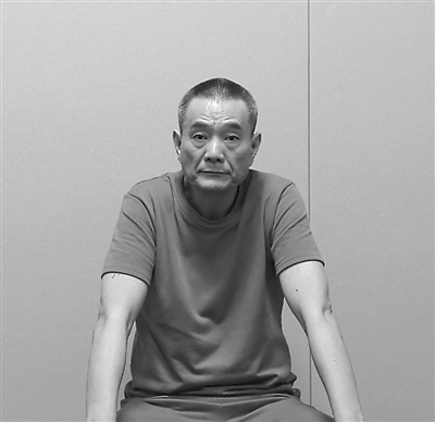 自大飘飘然 滥权坠深渊